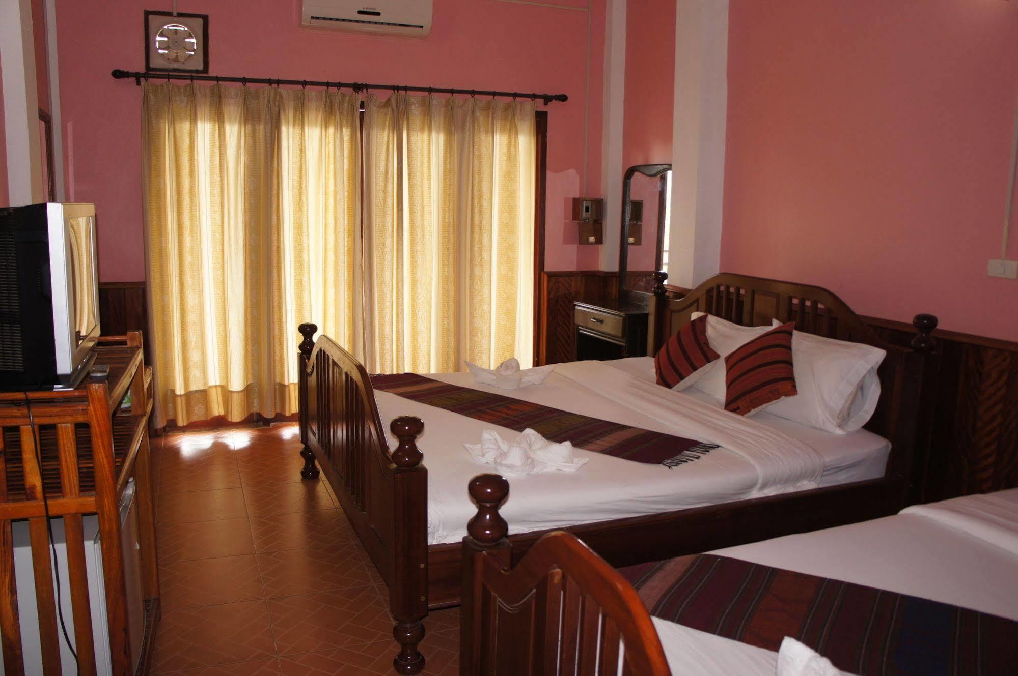 Domon Hotel Vang Vieng Exteriör bild